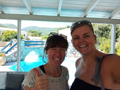 Gl�ckliche Hotelg�ste in Thesprotia